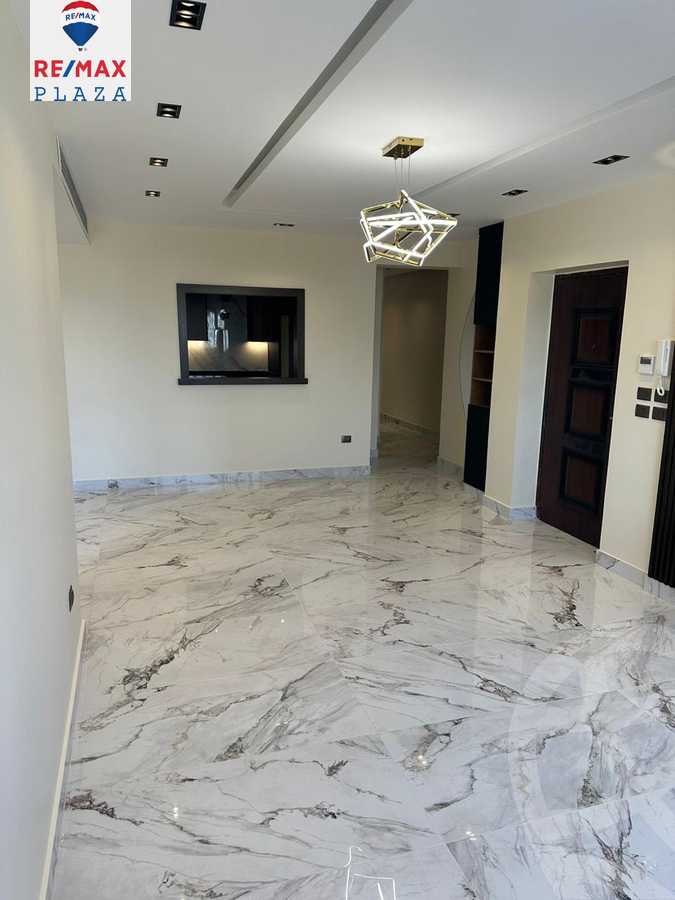 https://aqarmap.com.eg/en/listing/5854098-for-sale-cairo-new-cairo-compounds-mountain-view-hyde-park