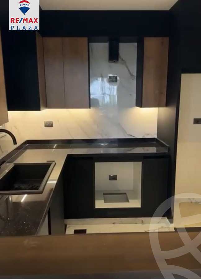 https://aqarmap.com.eg/en/listing/5854098-for-sale-cairo-new-cairo-compounds-mountain-view-hyde-park