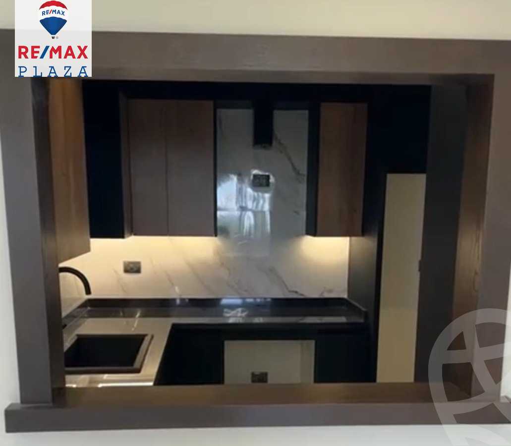 https://aqarmap.com.eg/en/listing/5854098-for-sale-cairo-new-cairo-compounds-mountain-view-hyde-park