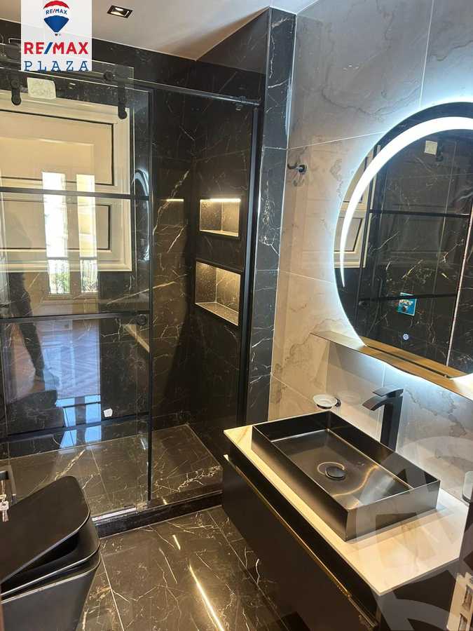https://aqarmap.com.eg/en/listing/5854098-for-sale-cairo-new-cairo-compounds-mountain-view-hyde-park