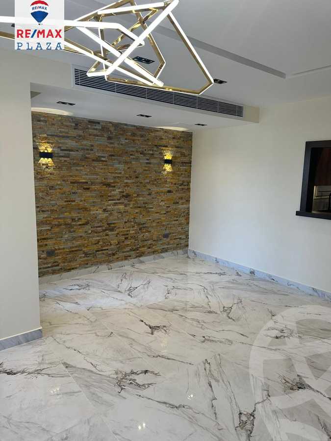 https://aqarmap.com.eg/en/listing/5854098-for-sale-cairo-new-cairo-compounds-mountain-view-hyde-park