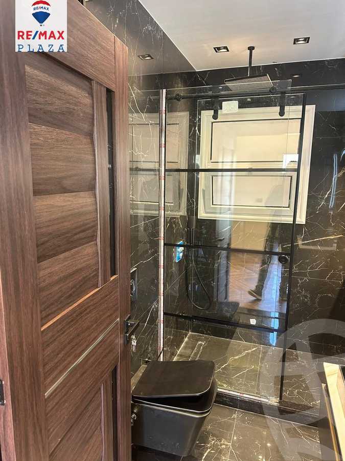 https://aqarmap.com.eg/en/listing/5854098-for-sale-cairo-new-cairo-compounds-mountain-view-hyde-park