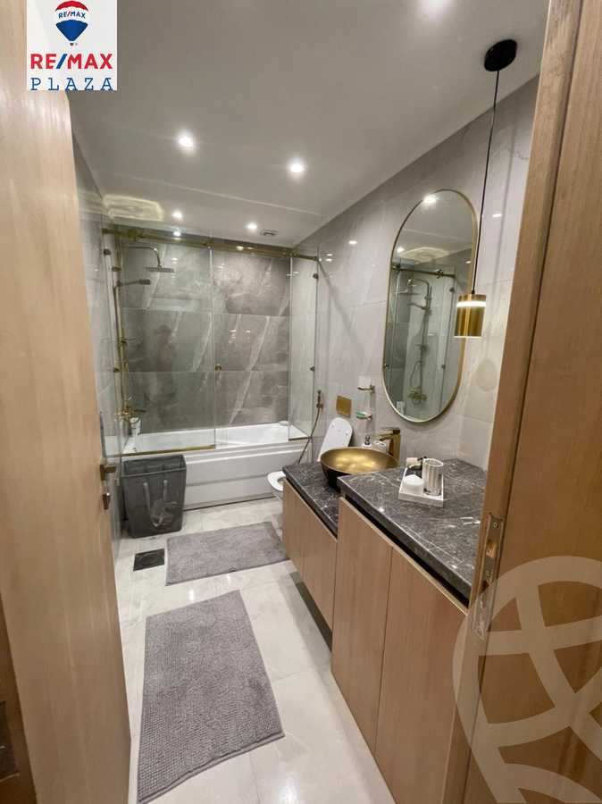 https://aqarmap.com.eg/ar/listing/6158093-for-sale-cairo-new-cairo-compounds-mountain-view-hyde-park