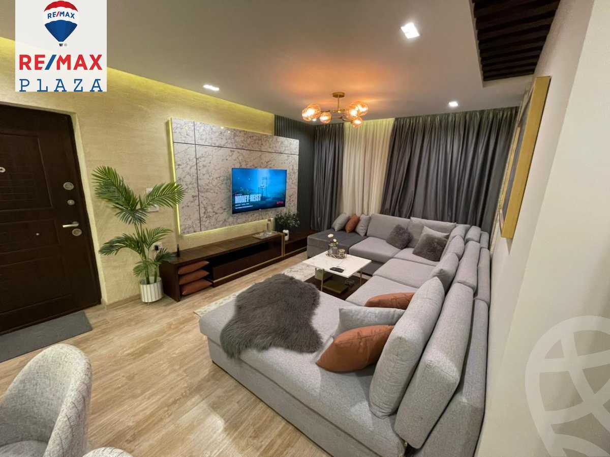 https://aqarmap.com.eg/ar/listing/6158093-for-sale-cairo-new-cairo-compounds-mountain-view-hyde-park