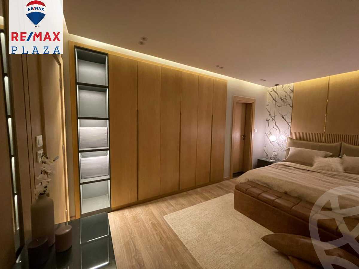https://aqarmap.com.eg/ar/listing/6158093-for-sale-cairo-new-cairo-compounds-mountain-view-hyde-park