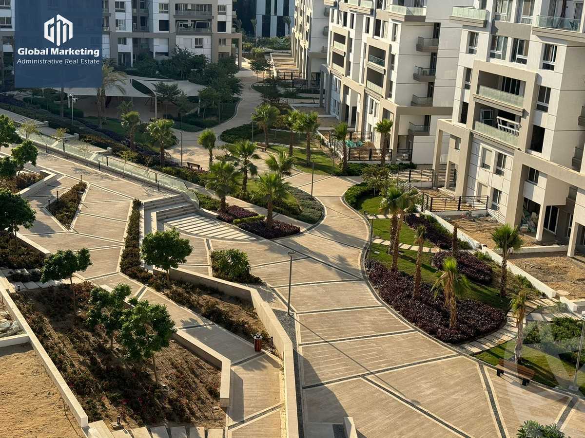 https://aqarmap.com.eg/en/listing/5758279-for-sale-cairo-new-cairo-compounds-hyde-park