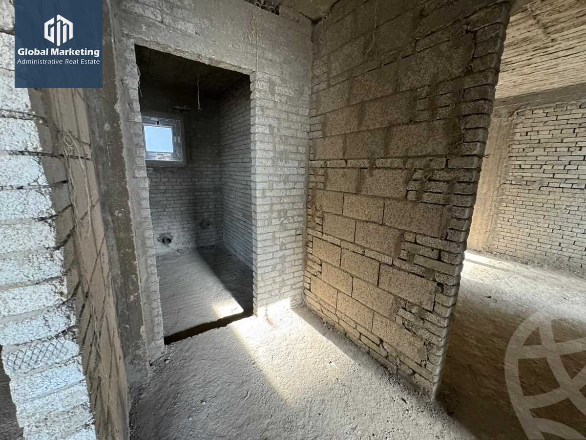 https://aqarmap.com.eg/en/listing/5758279-for-sale-cairo-new-cairo-compounds-hyde-park