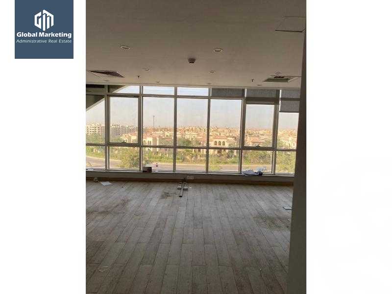 https://aqarmap.com.eg/ar/listing/5808747-for-rent-cairo-new-cairo-compounds-tryfywm-byzns-kwmblks-nm-llttwyr