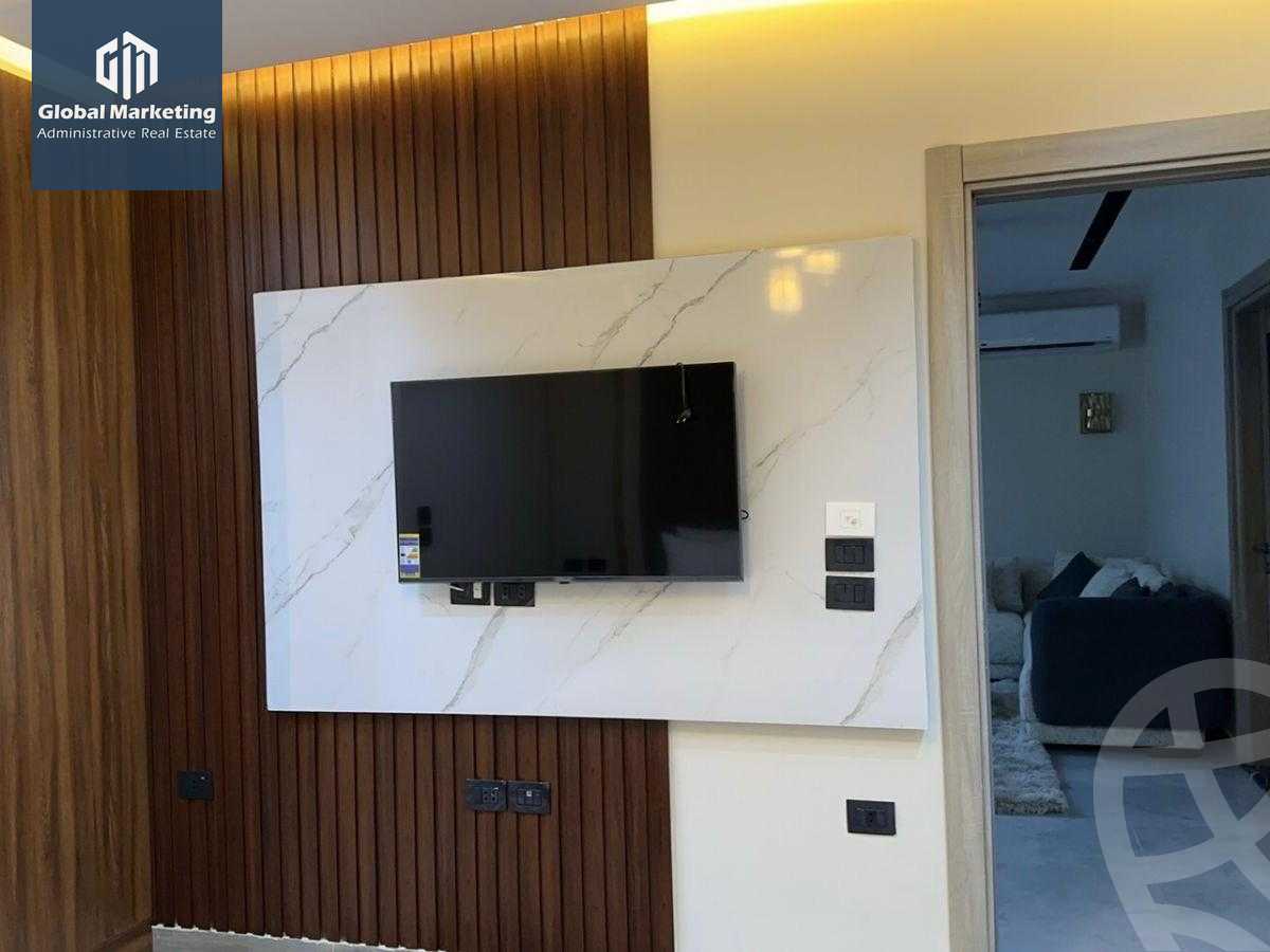 https://aqarmap.com.eg/ar/listing/6154098-for-rent-cairo-new-cairo-compounds-hyde-park-centre-ville-hyde-park