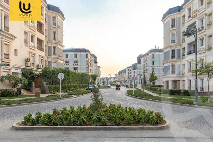 https://aqarmap.com.eg/ar/listing/5275232-for-sale-cairo-new-cairo-compounds-mountain-view-hyde-park