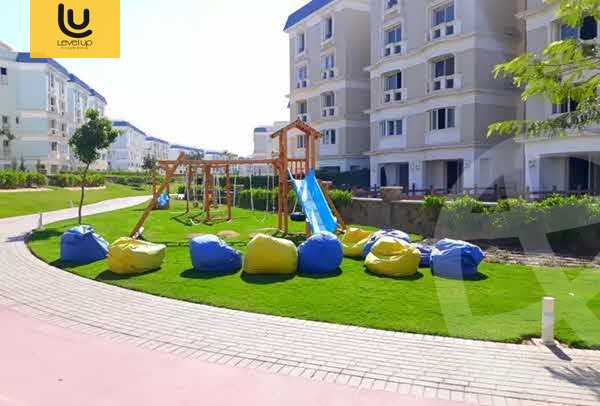 https://aqarmap.com.eg/ar/listing/5275232-for-sale-cairo-new-cairo-compounds-mountain-view-hyde-park