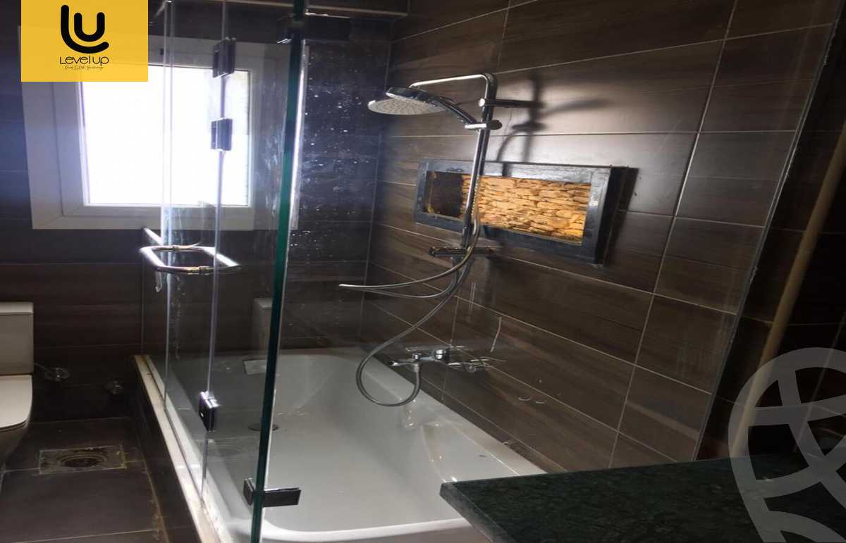 https://aqarmap.com.eg/ar/listing/5326109-for-sale-cairo-new-cairo-compounds-mountain-view-hyde-park