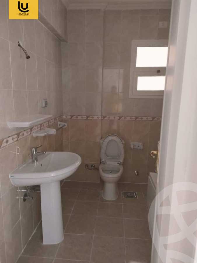 https://aqarmap.com.eg/ar/listing/5455103-for-sale-cairo-new-cairo-lrhb-city-phase-5-talaat-mostafa-st