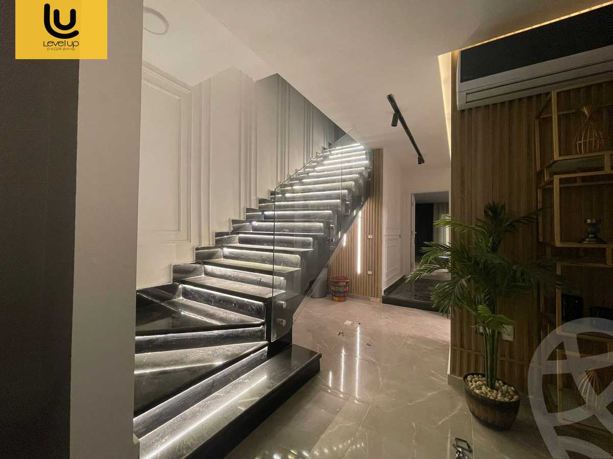 https://aqarmap.com.eg/ar/listing/5685650-for-sale-cairo-new-cairo-compounds-mountain-view-hyde-park