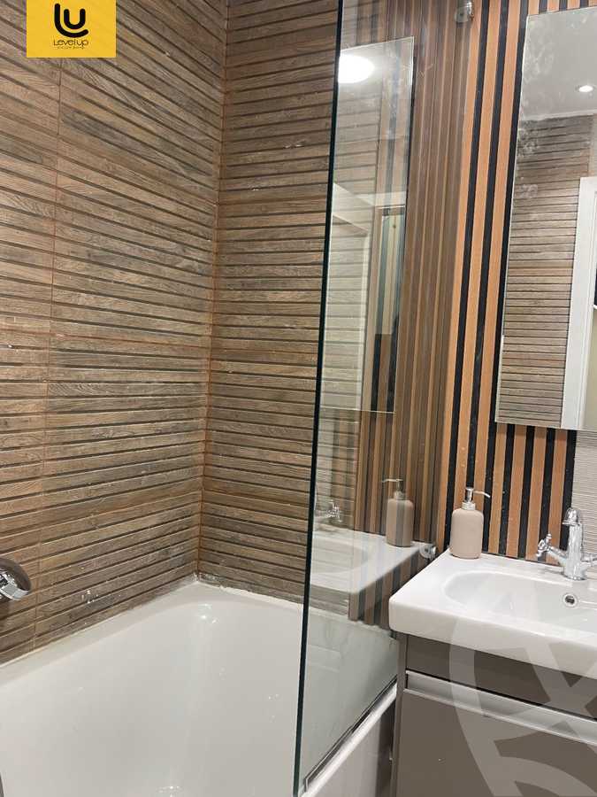 https://aqarmap.com.eg/ar/listing/5685650-for-sale-cairo-new-cairo-compounds-mountain-view-hyde-park