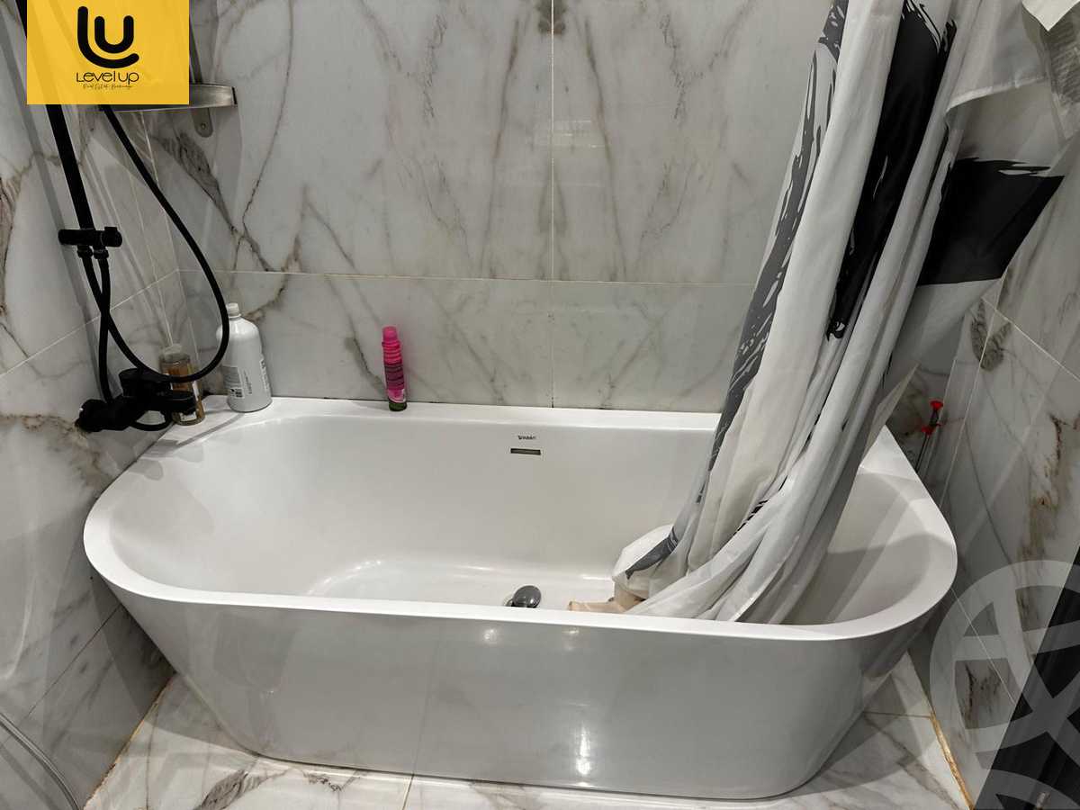 https://aqarmap.com.eg/ar/listing/6017618-for-sale-cairo-new-cairo-compounds-mountain-view-hyde-park