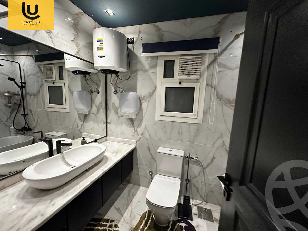 https://aqarmap.com.eg/ar/listing/6017618-for-sale-cairo-new-cairo-compounds-mountain-view-hyde-park