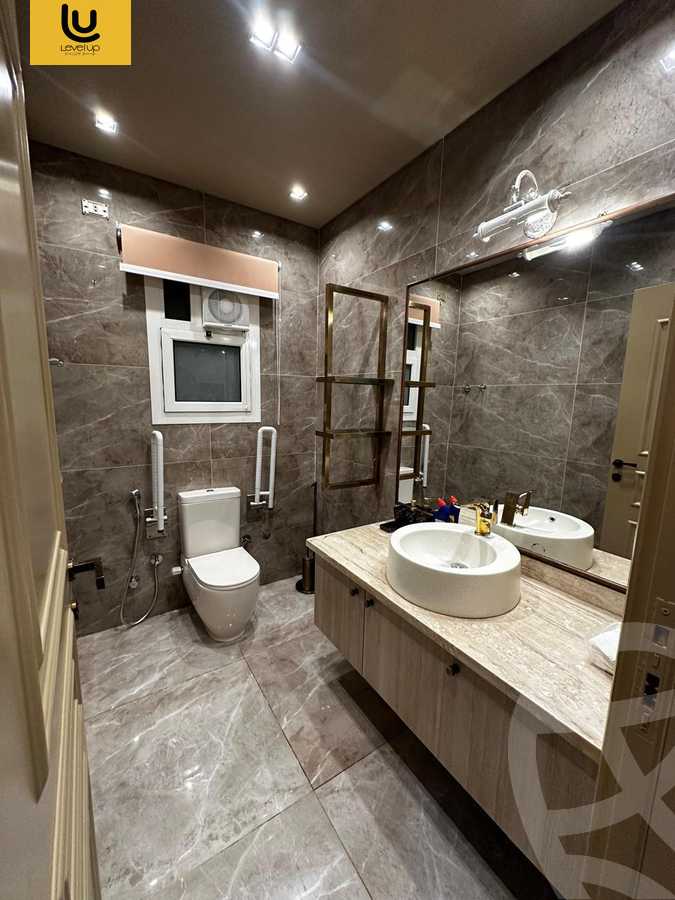 https://aqarmap.com.eg/ar/listing/6017618-for-sale-cairo-new-cairo-compounds-mountain-view-hyde-park