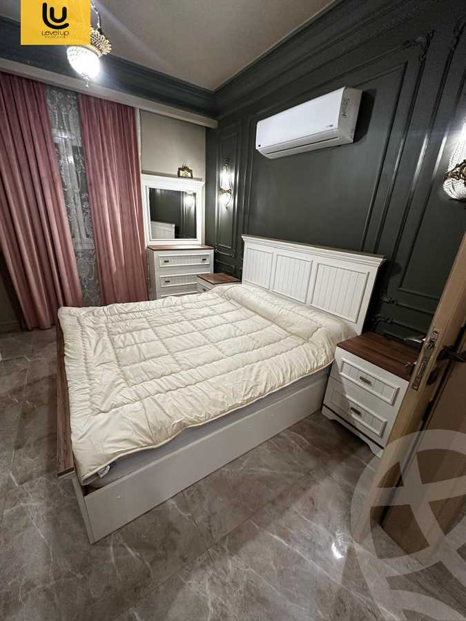 https://aqarmap.com.eg/ar/listing/6017618-for-sale-cairo-new-cairo-compounds-mountain-view-hyde-park