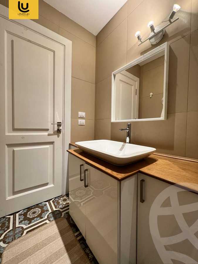https://aqarmap.com.eg/en/listing/6124247-for-sale-cairo-new-cairo-compounds-mountain-view-hyde-park